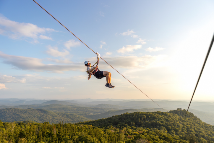 Pourquoi la tyrolienne à Mont-Tremblant devrait figurer sur votre liste de choses à faire avant de mourir